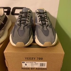Adidas Yeezy boost 700 magnet
